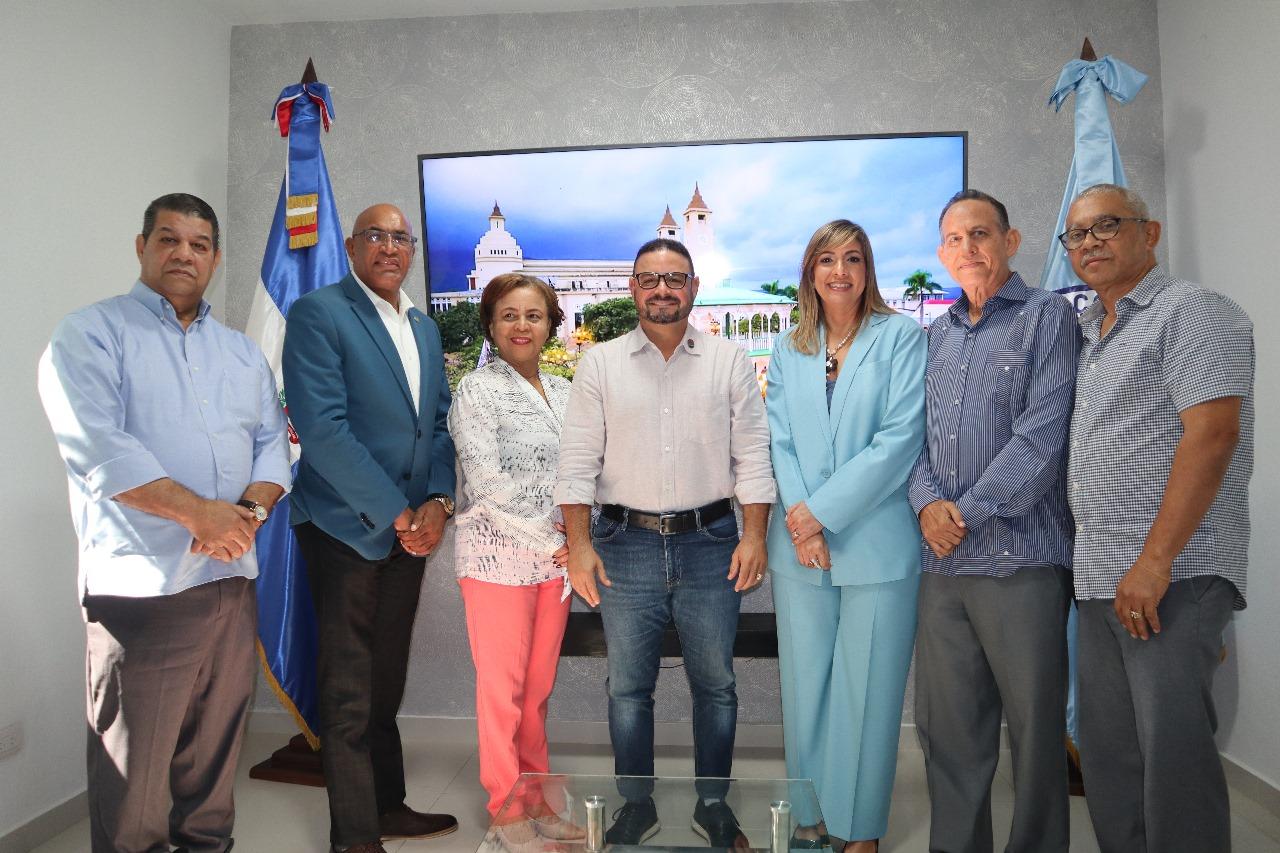 Director de CORAAPPLATA, Oliver Nazario Brugal, recibe delegación de la Cámara de Comercio de Puerto Plata