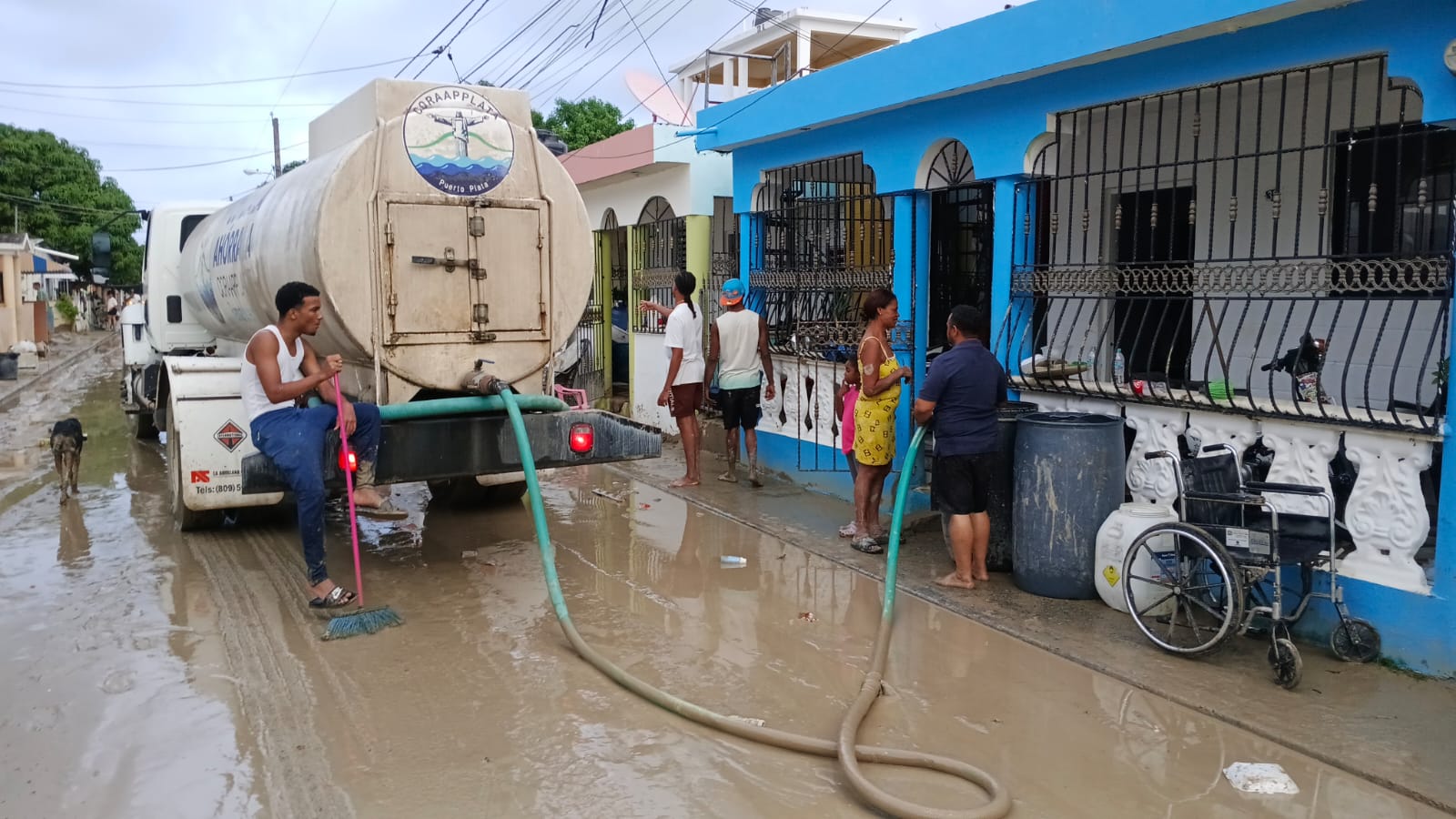 Brigada de Coraapplata ayuda a afectados en Montellano