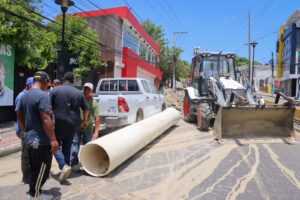 Brigada Coraapplata sustituye tubería agua residual